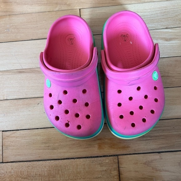 Crocs pink with rainbow band youth clogs - Picture 3 of 4